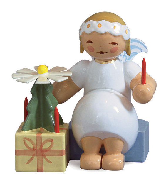 Marguerite Angel with a Christmas Pyramid / Retired 2024