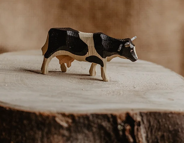 Black Cow Walking - hand-carved - 1-1/4" / Size Small