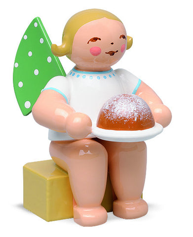 Small Grünhainichen Angel with a Cake